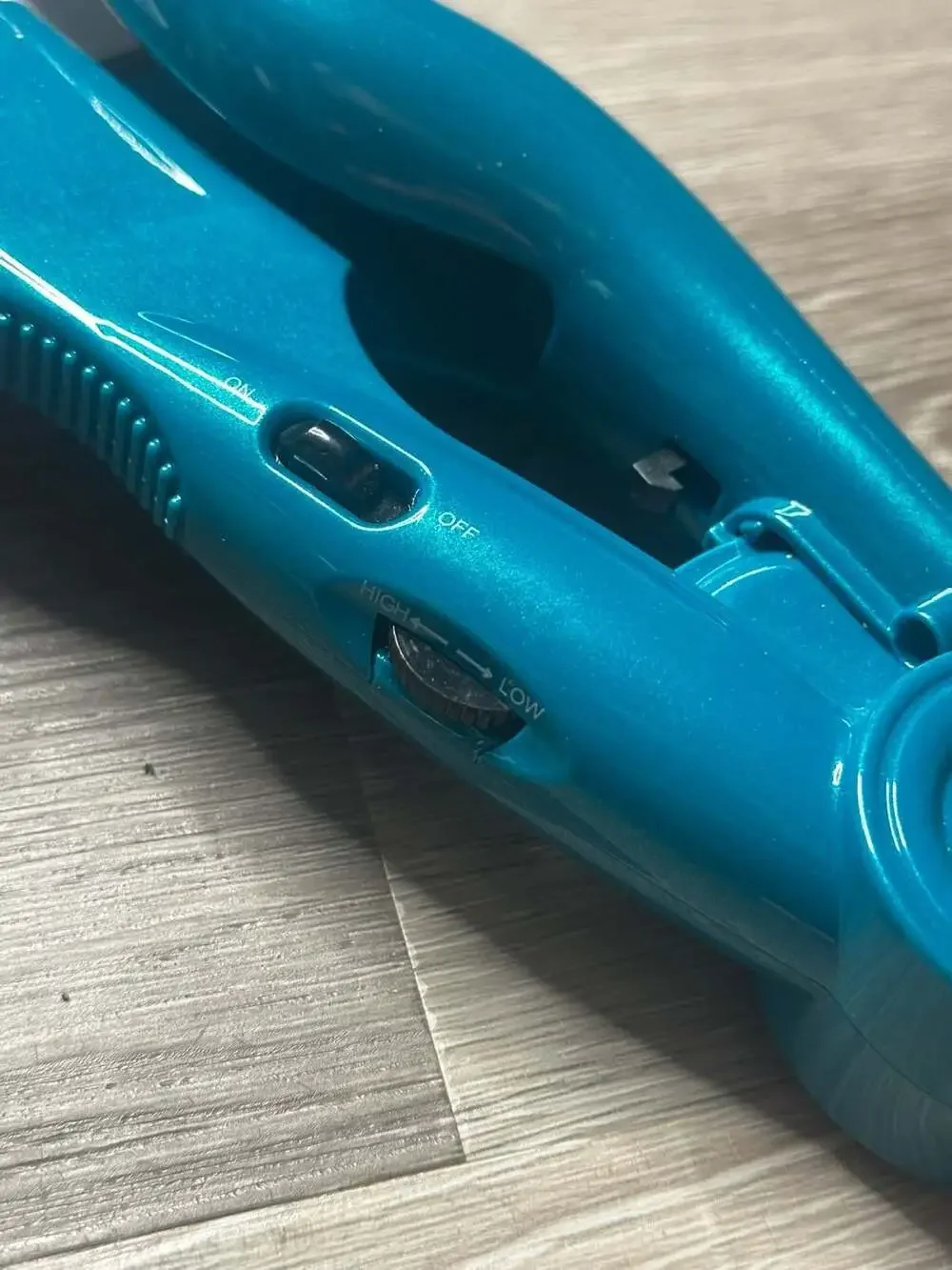 TIGI Bed Head Wave Artist Tourmaline Ceramic Deep Hair Waver in Turquoise